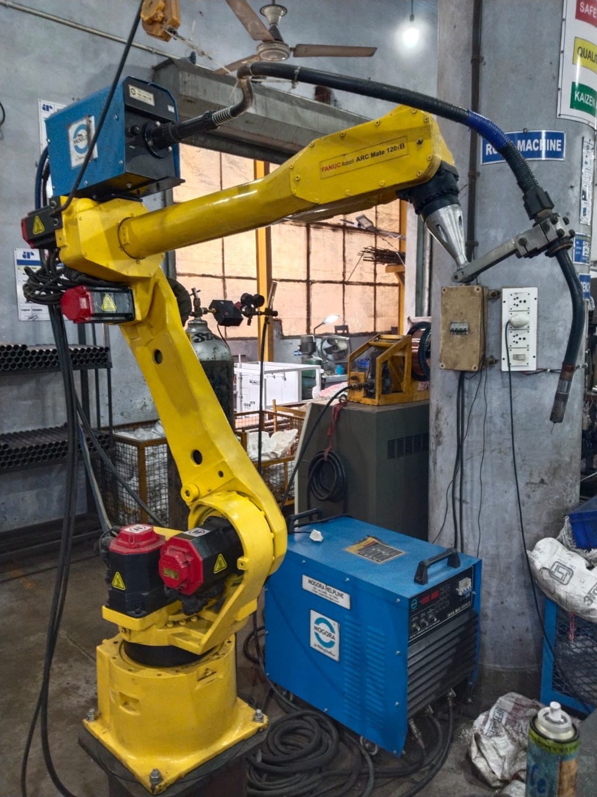 Robotic welding cell